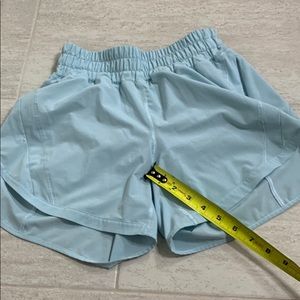 Lululemon track that mid-rise 5in inseam short